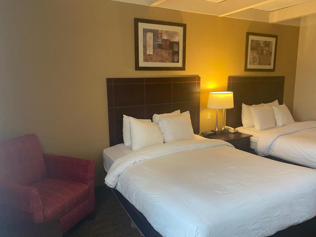 Hotel Suburban Buffalo Airport
