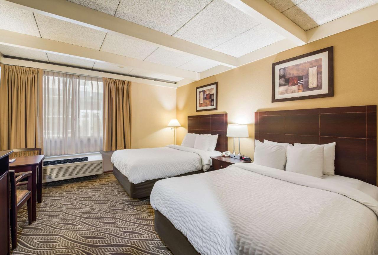 Hotel Suburban Buffalo Airport 2*